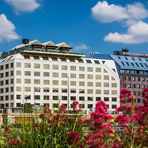 Radisson Red Hotel, Отель