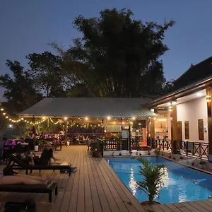 Funny Riverside Backpackers Albergue Luang Prabang